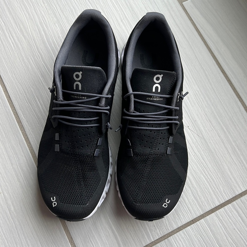 Never Worn On Cloud Running Shoes